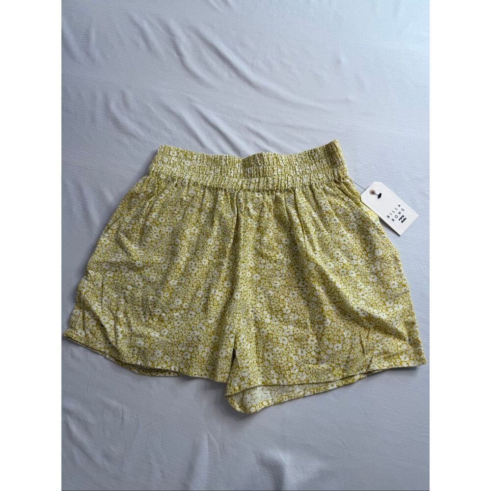 NWT Billabong Love To Lounge Floral Shorts Size Medium New